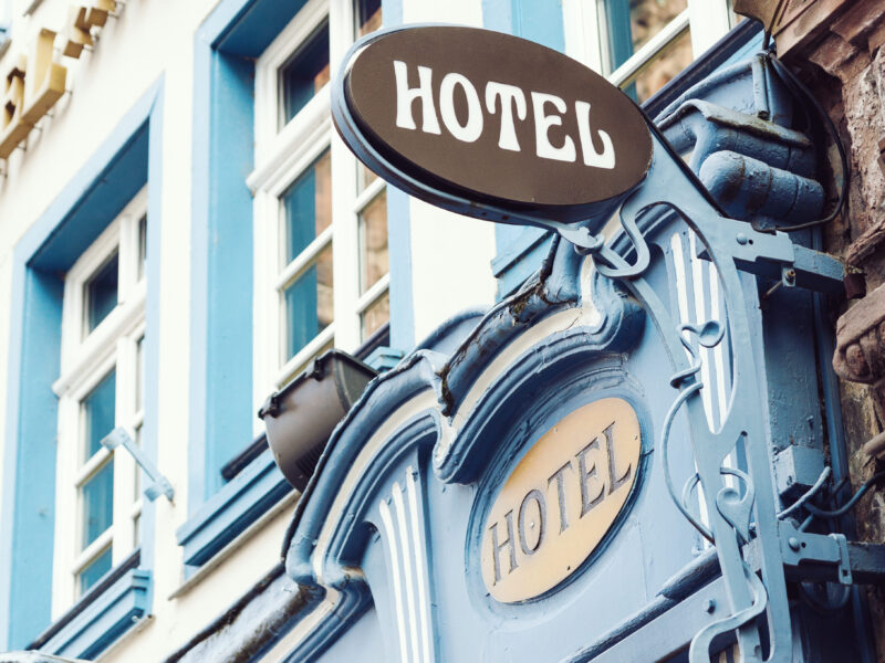 es rentable un hotel de 10 habitaciones